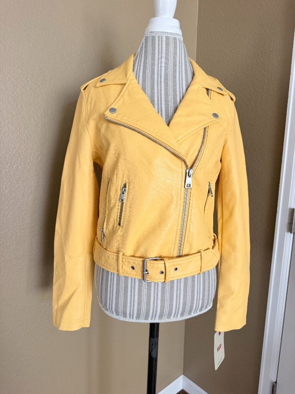 Levi’s Butter Yellow Faux Leather Moto Biker Jacket Women’s M NWT